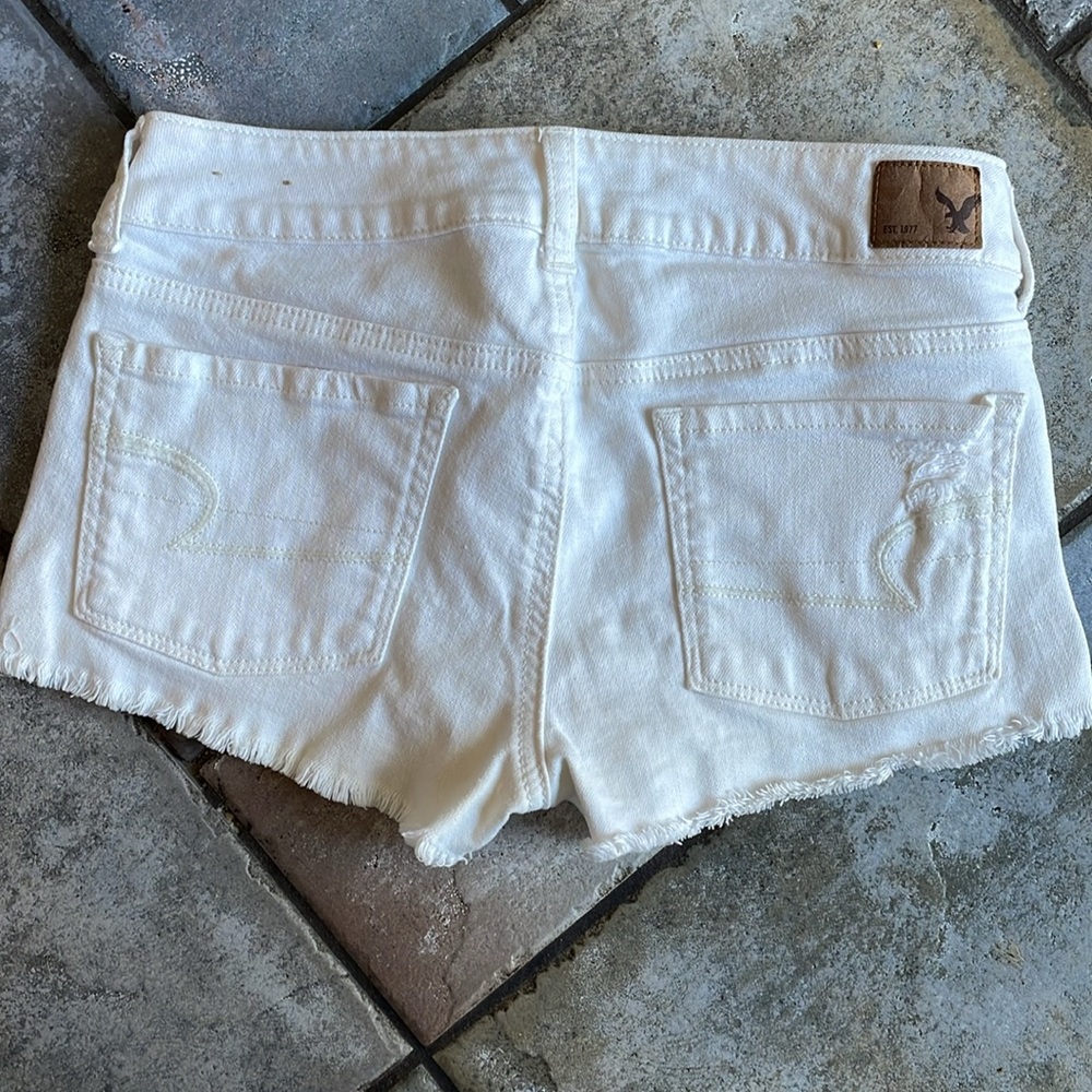 American Eagle Women’s Low Cut White Shorts Size 2